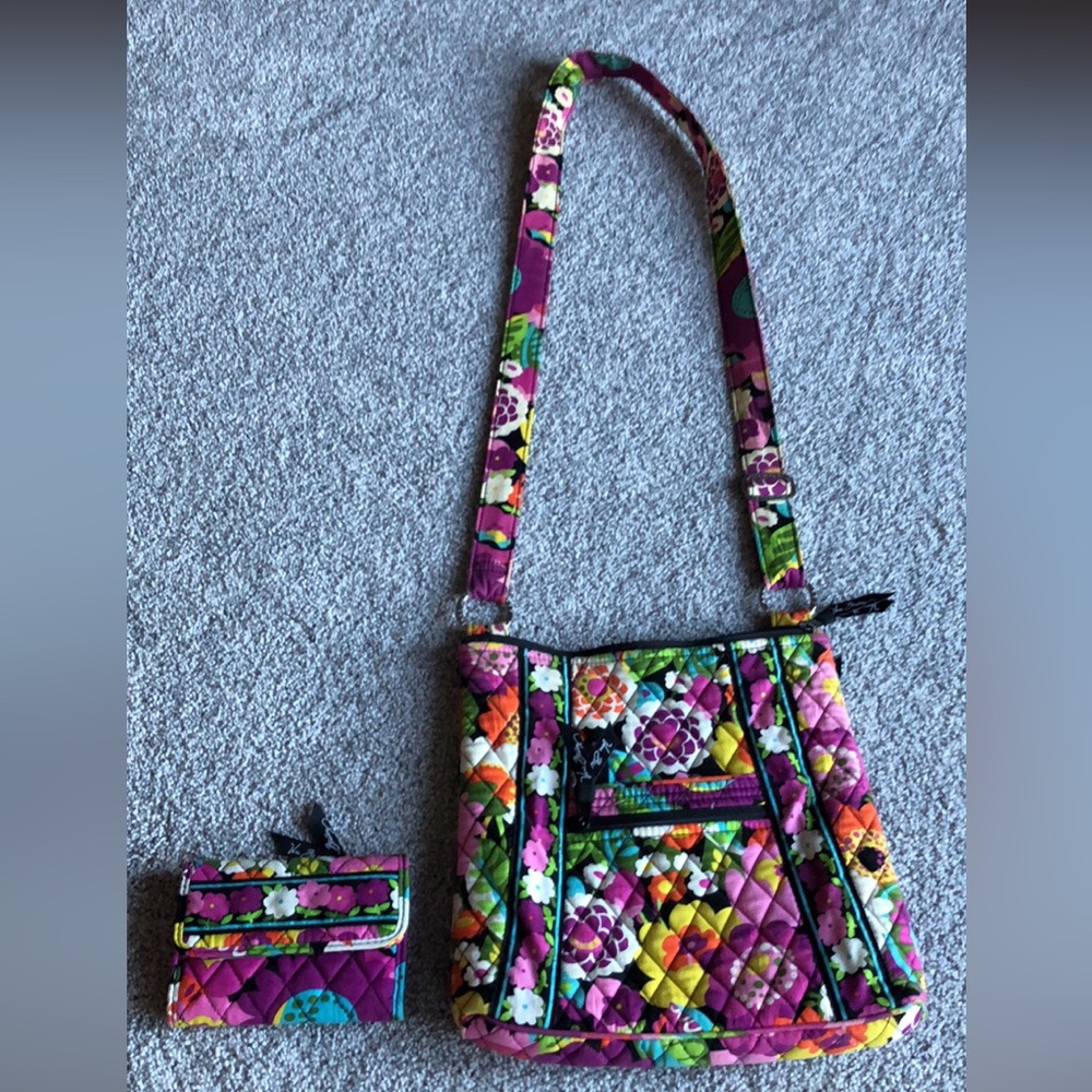 Used but in great condition. “Va Va Bloom” Vera Bradley Crossbody and wallet